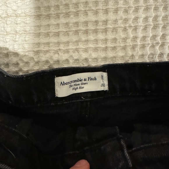 Abercrombie Black Mom High Rise Shorts Size 28 - Picture 2 of 3